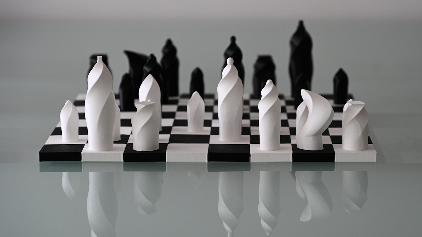 Chess "Essencimal" by Ivo Meier