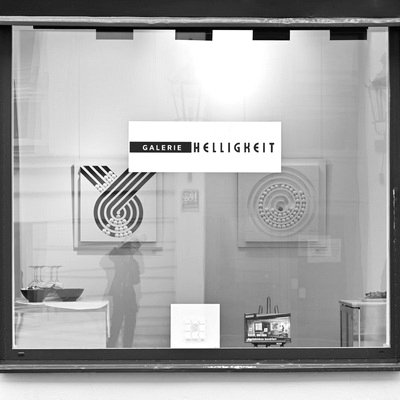 Window view of Ivo Meier exhibition at Galerie Helligkeit in Munich